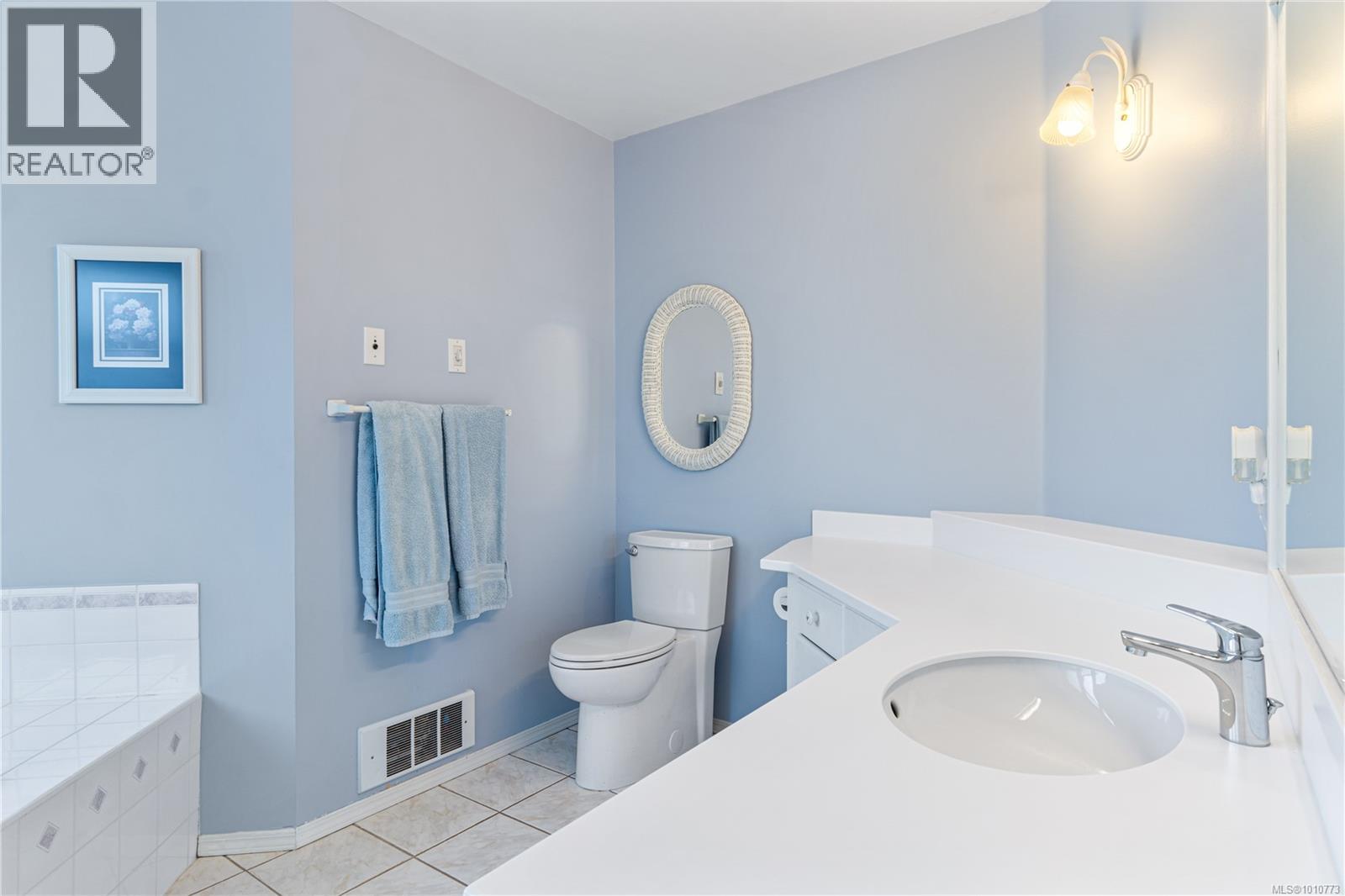 Photo 12 of 785 Nicolls Dr, Parksville BC