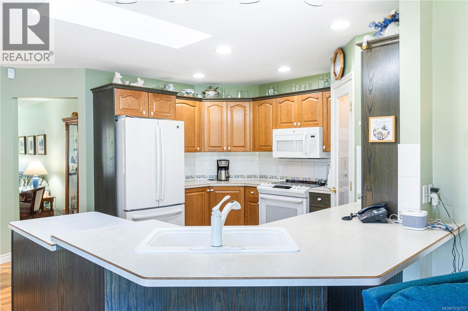 Photo 16 of 785 Nicolls Dr, Parksville BC