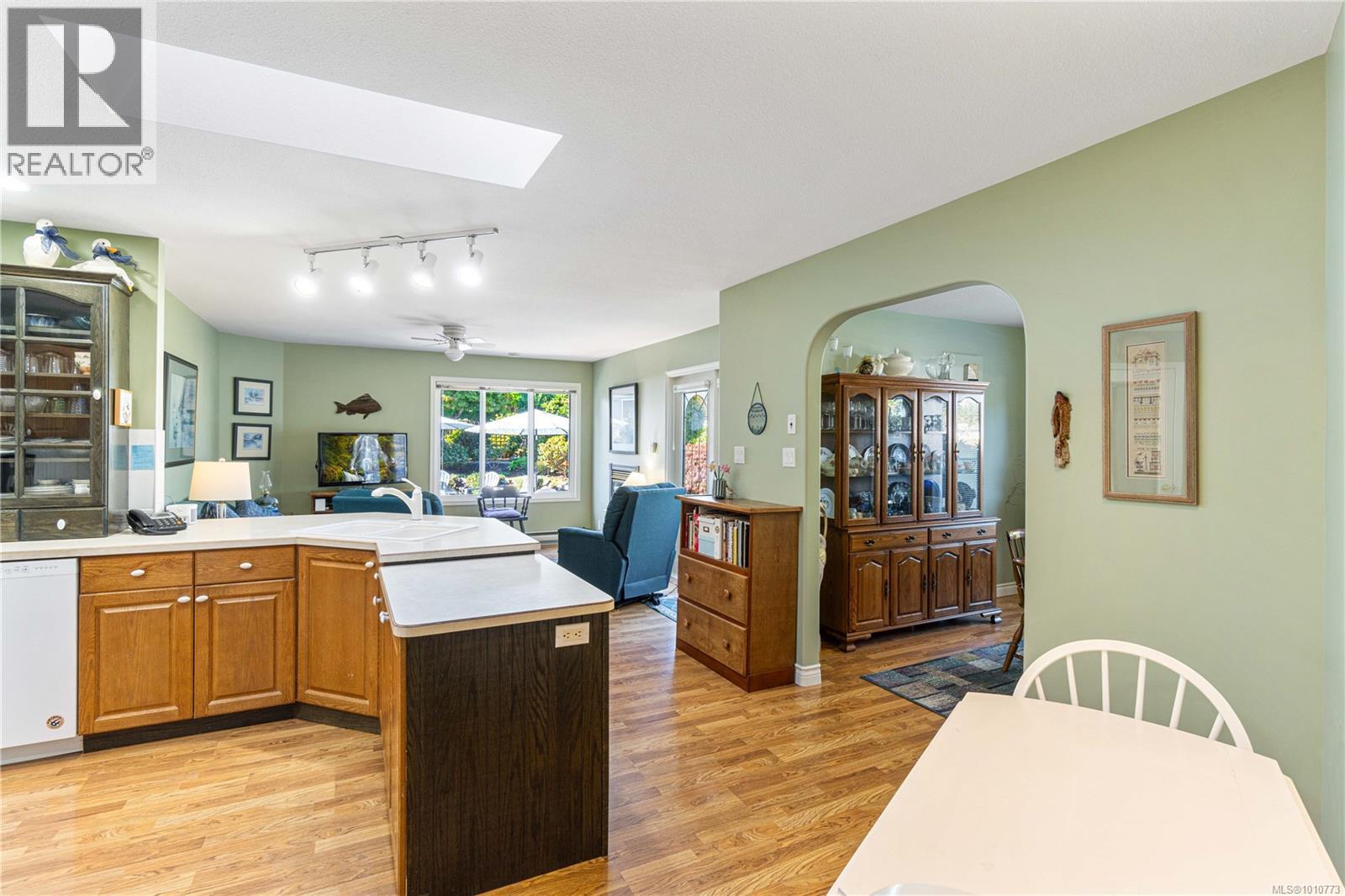 Photo 19 of 785 Nicolls Dr, Parksville BC