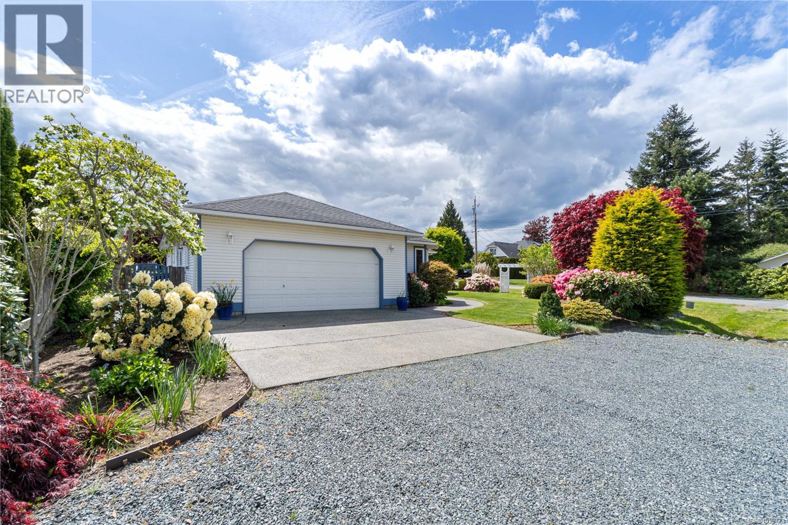 Photo 33 of 785 Nicolls Dr, Parksville BC