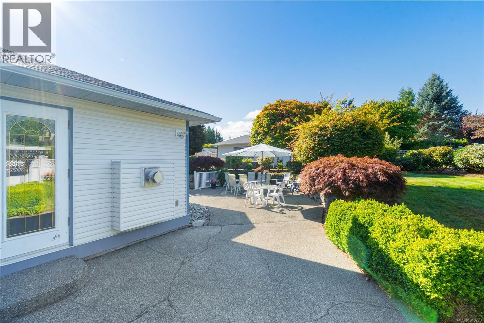 Photo 35 of 785 Nicolls Dr, Parksville BC