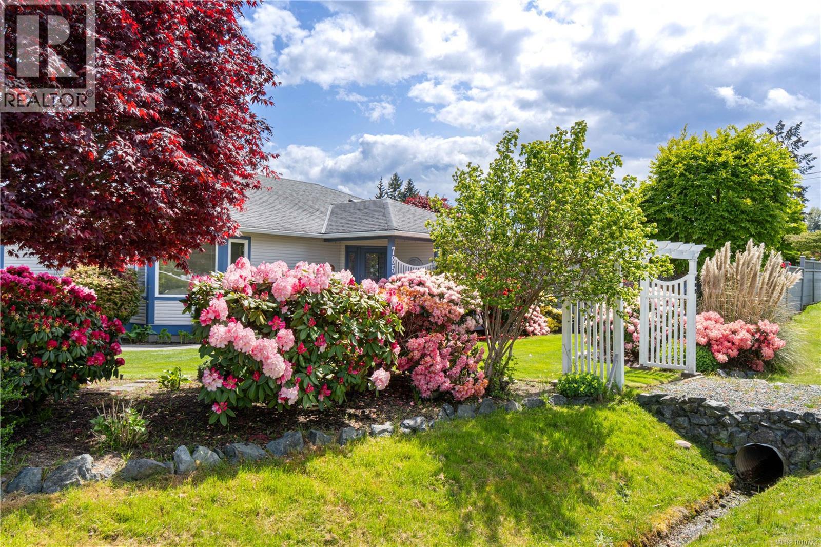Photo 39 of 785 Nicolls Dr, Parksville BC