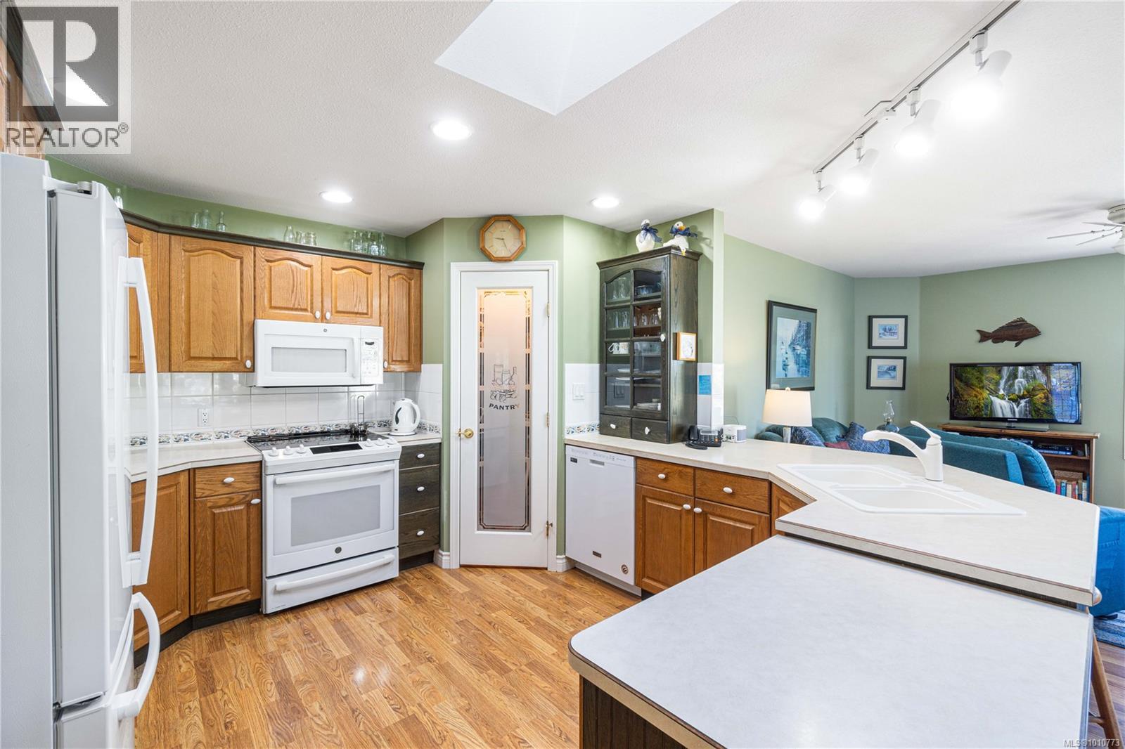 Photo 6 of 785 Nicolls Dr, Parksville BC