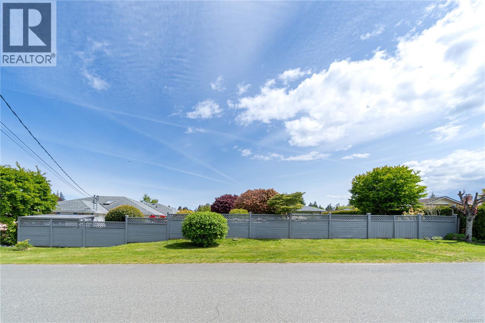 Photo 61 of 785 Nicolls Dr, Parksville BC
