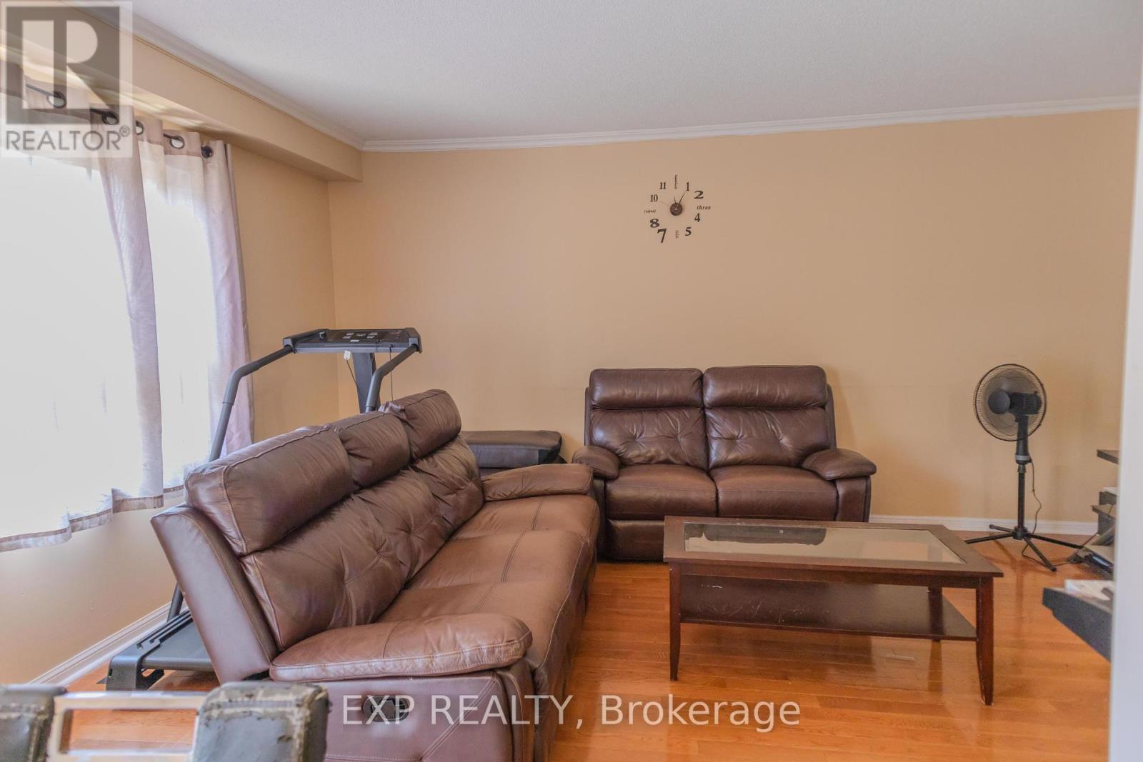 Photo 15 of 136 Kirkland Place, Whitby ON