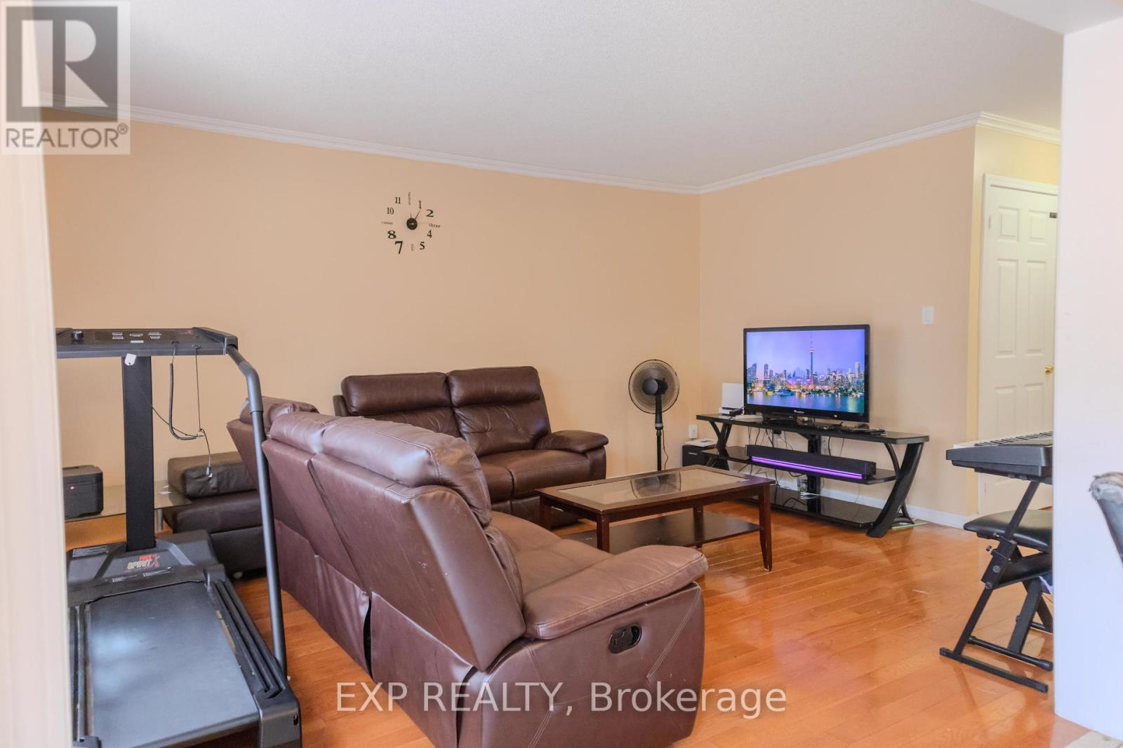 Photo 26 of 136 Kirkland Place, Whitby ON