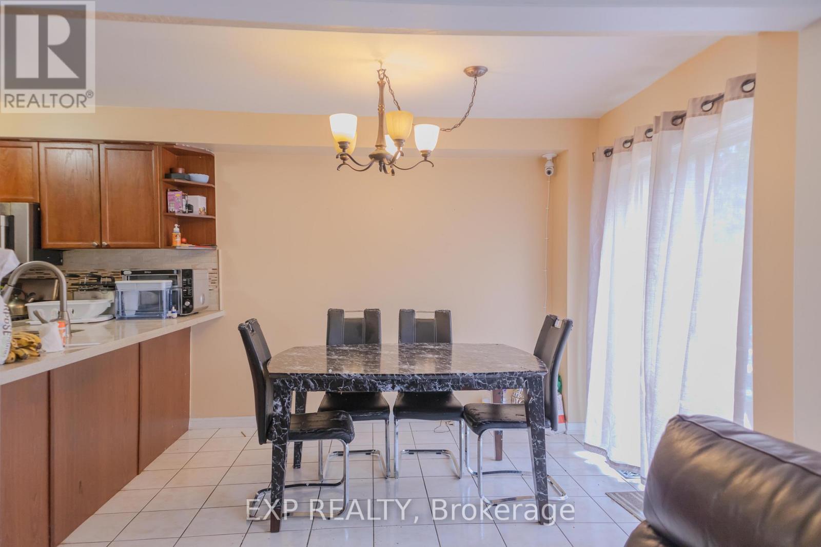 Photo 20 of 136 Kirkland Place, Whitby ON
