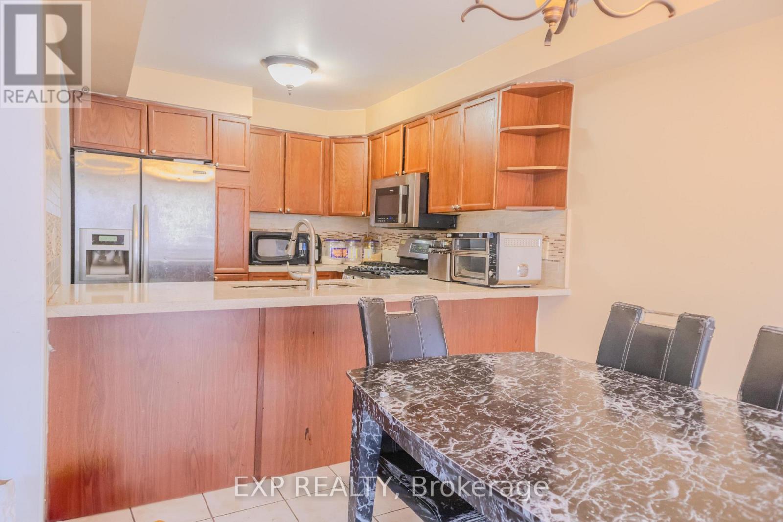 Photo 7 of 136 Kirkland Place, Whitby ON