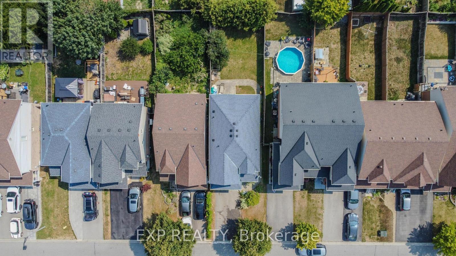 Photo 24 of 136 Kirkland Place, Whitby ON
