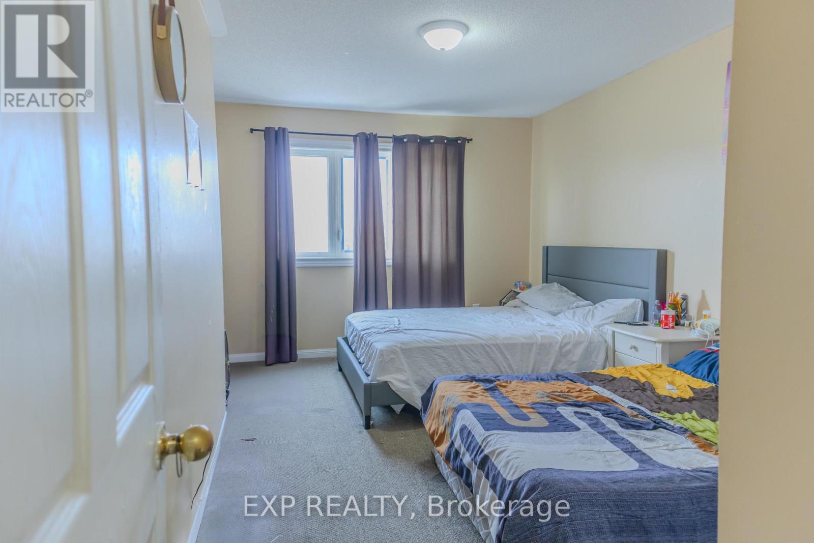 Photo 12 of 136 Kirkland Place, Whitby ON