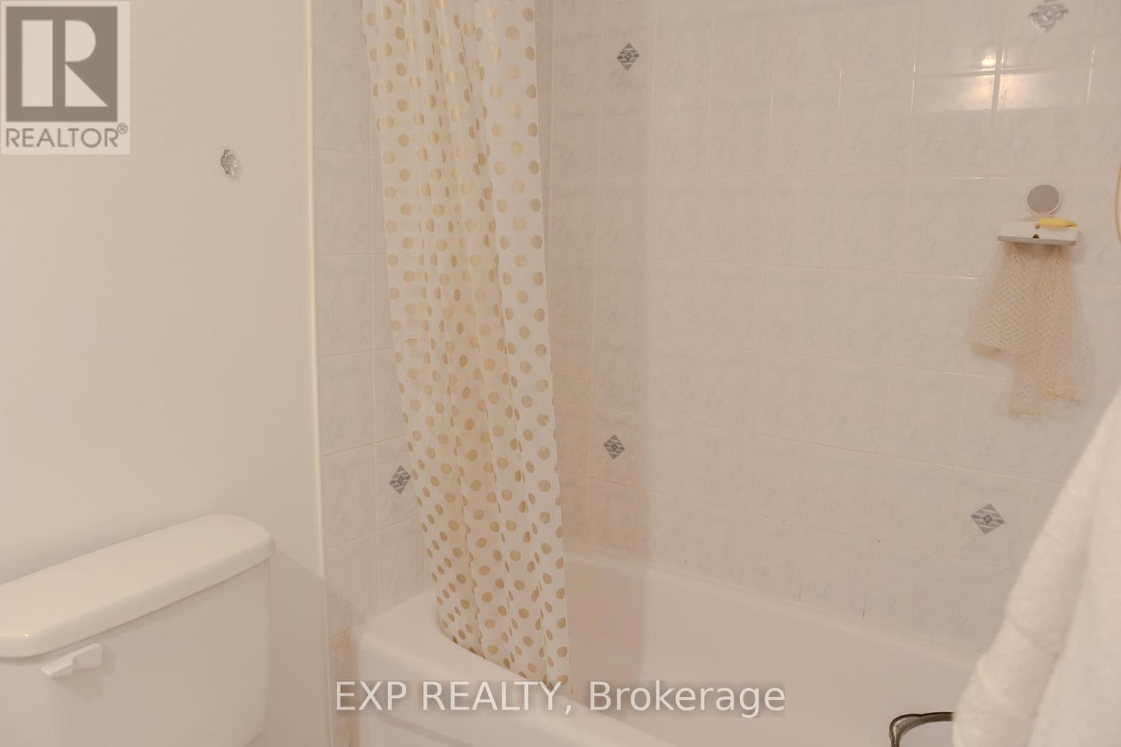 Photo 14 of 136 Kirkland Place, Whitby ON