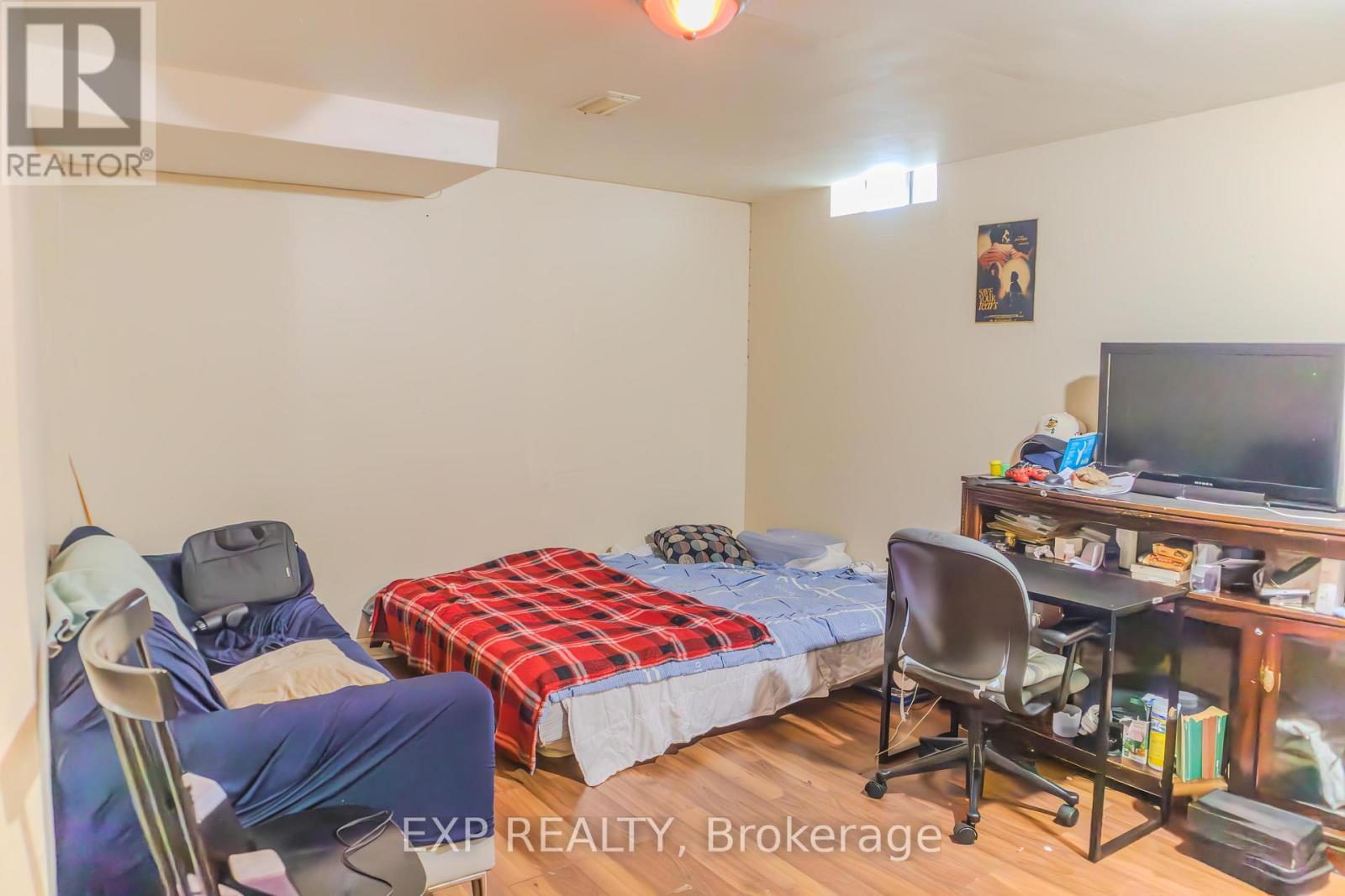 Photo 3 of 136 Kirkland Place, Whitby ON