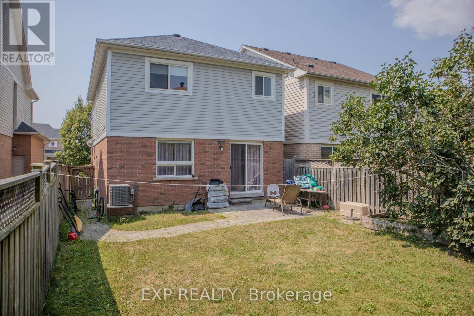 Photo 34 of 136 Kirkland Place, Whitby ON