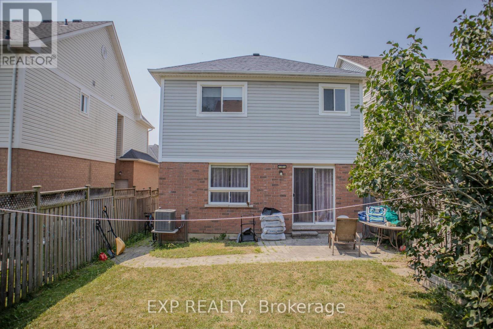 Photo 5 of 136 Kirkland Place, Whitby ON