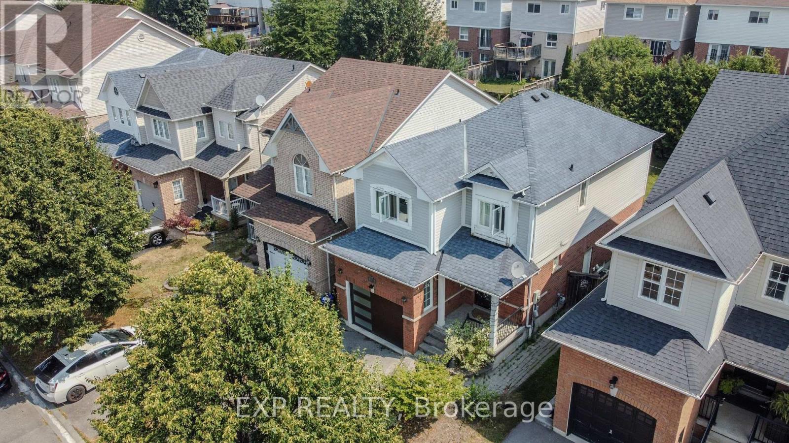 Photo 32 of 136 Kirkland Place, Whitby ON