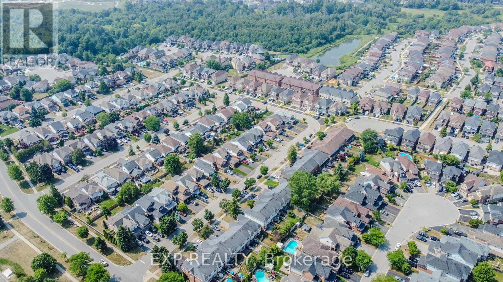 Photo 31 of 136 Kirkland Place, Whitby ON