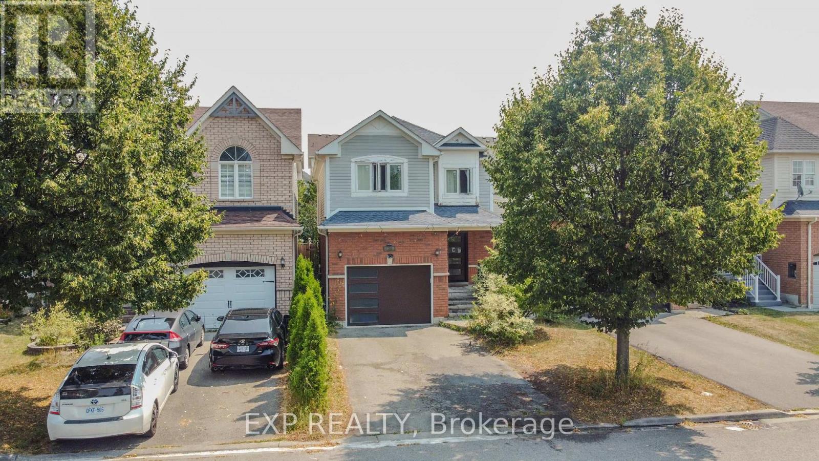 Photo 18 of 136 Kirkland Place, Whitby ON