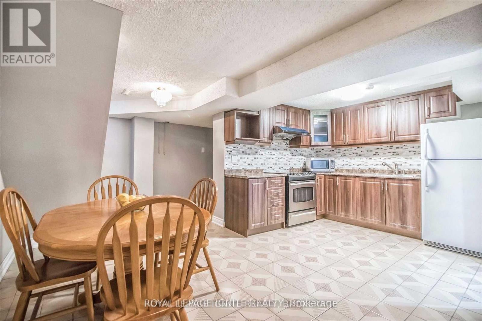 Photo 2 of Bsmt 11 Carisbrooke Square, Toronto ON