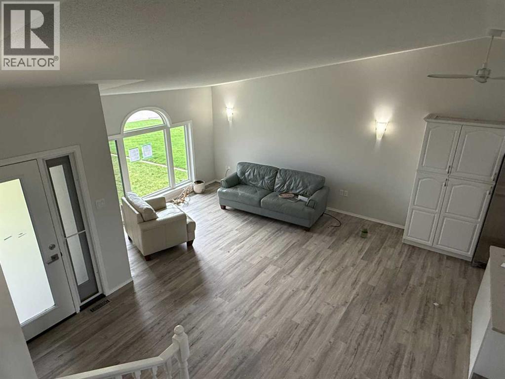 Photo 3 of 725 Taylor Road Se, Medicine Hat AB
