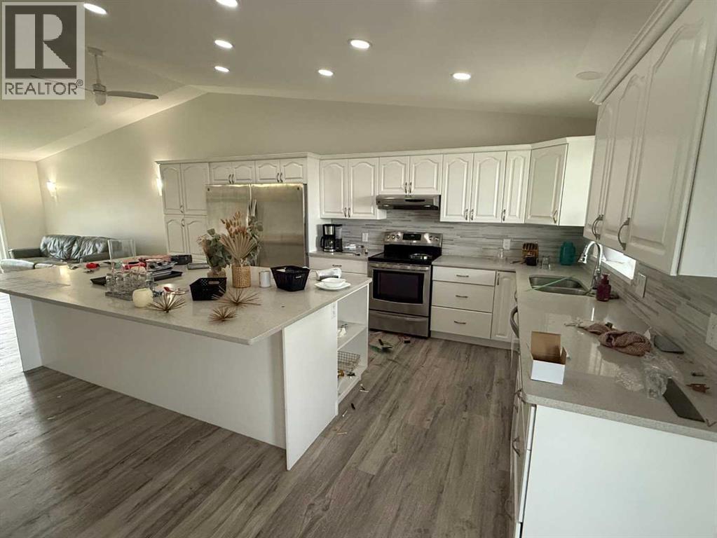 Photo 1 of 725 Taylor Road Se, Medicine Hat AB
