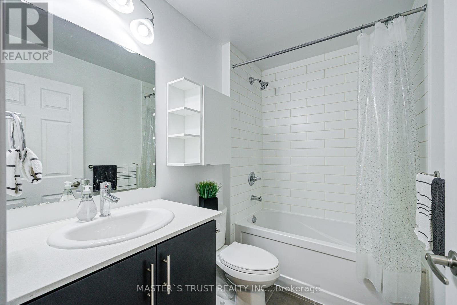 Photo 16 of 1203 360 Square One Drive, Mississauga ON