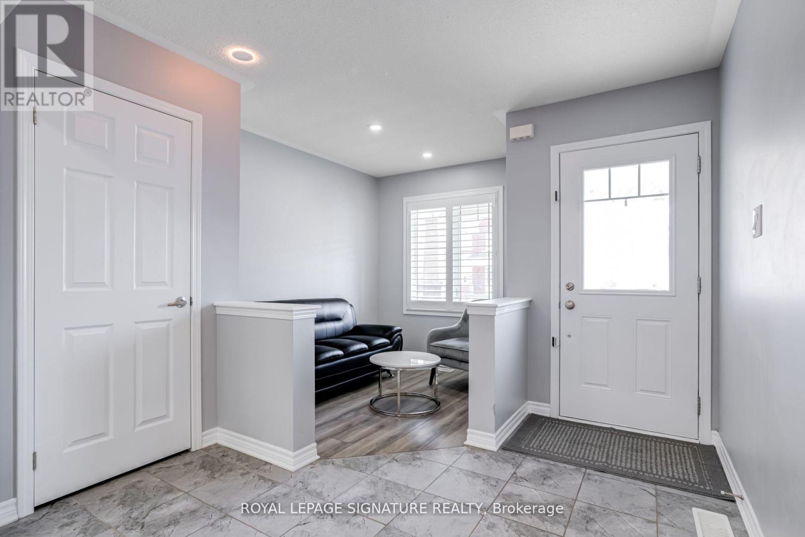 Photo 13 of 104 Stedford Crescent E, Brampton ON