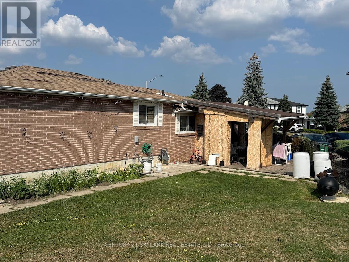 Photo 7 of 44 Deeside Crescent, Brampton ON