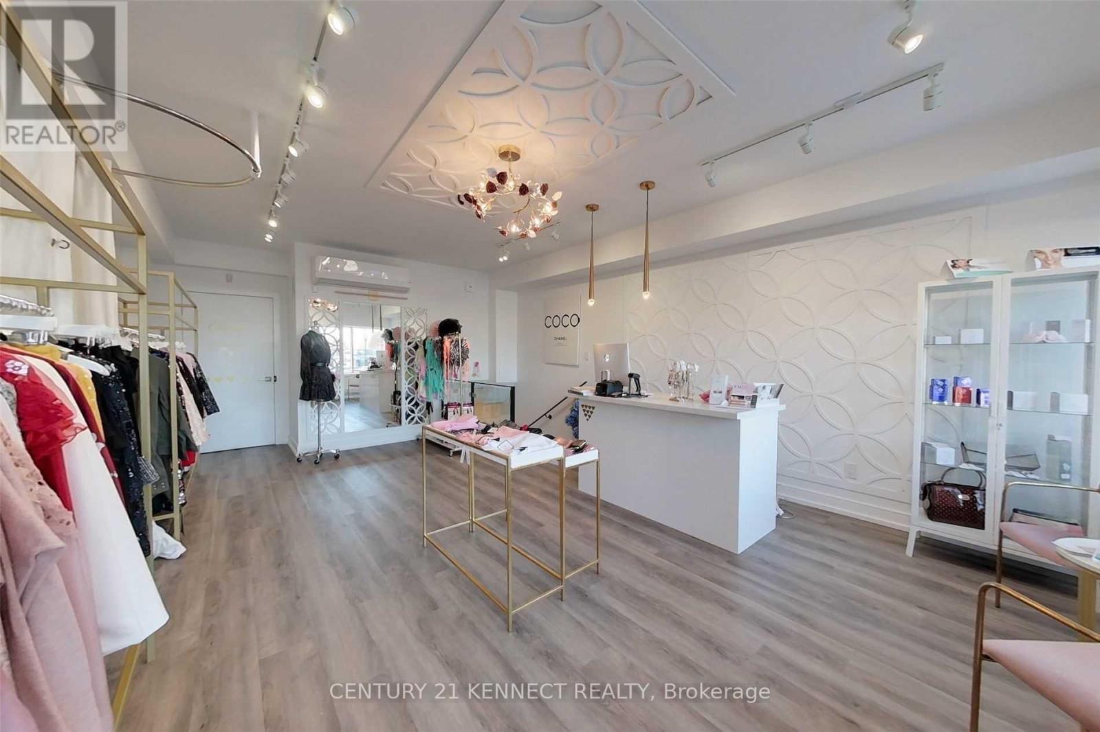 Photo 4 of 1012 Lagoon Street, Mississauga ON