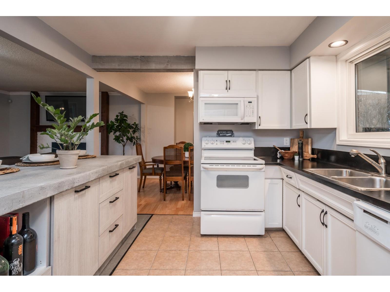 Photo 7 of 33348 Wren Crescent, Abbotsford BC