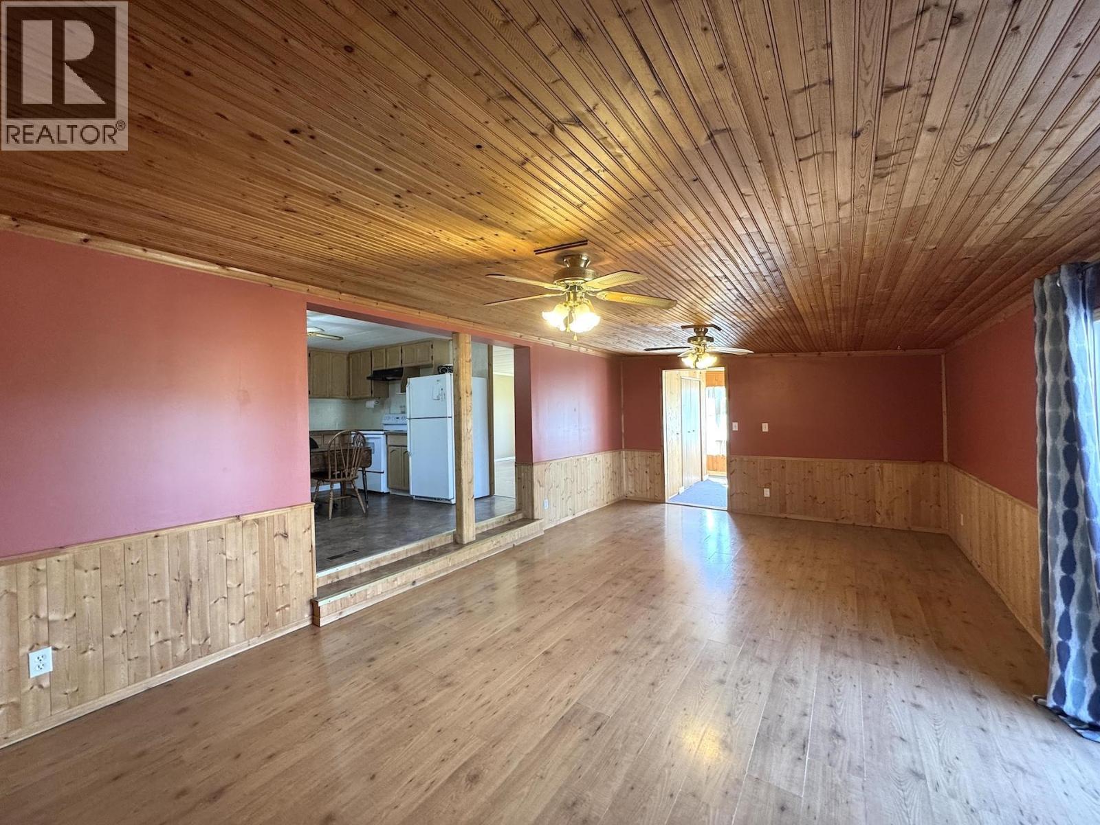 Photo 9 of 10996 Poplar Road, Fort St John BC