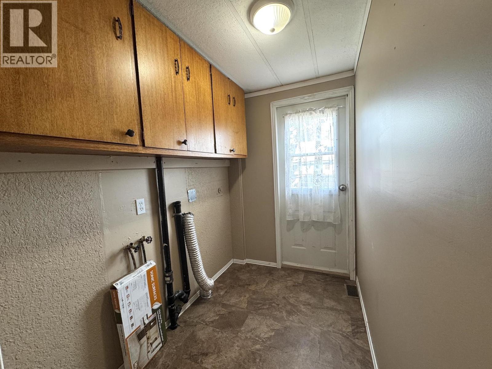 Photo 8 of 10996 Poplar Road, Fort St John BC
