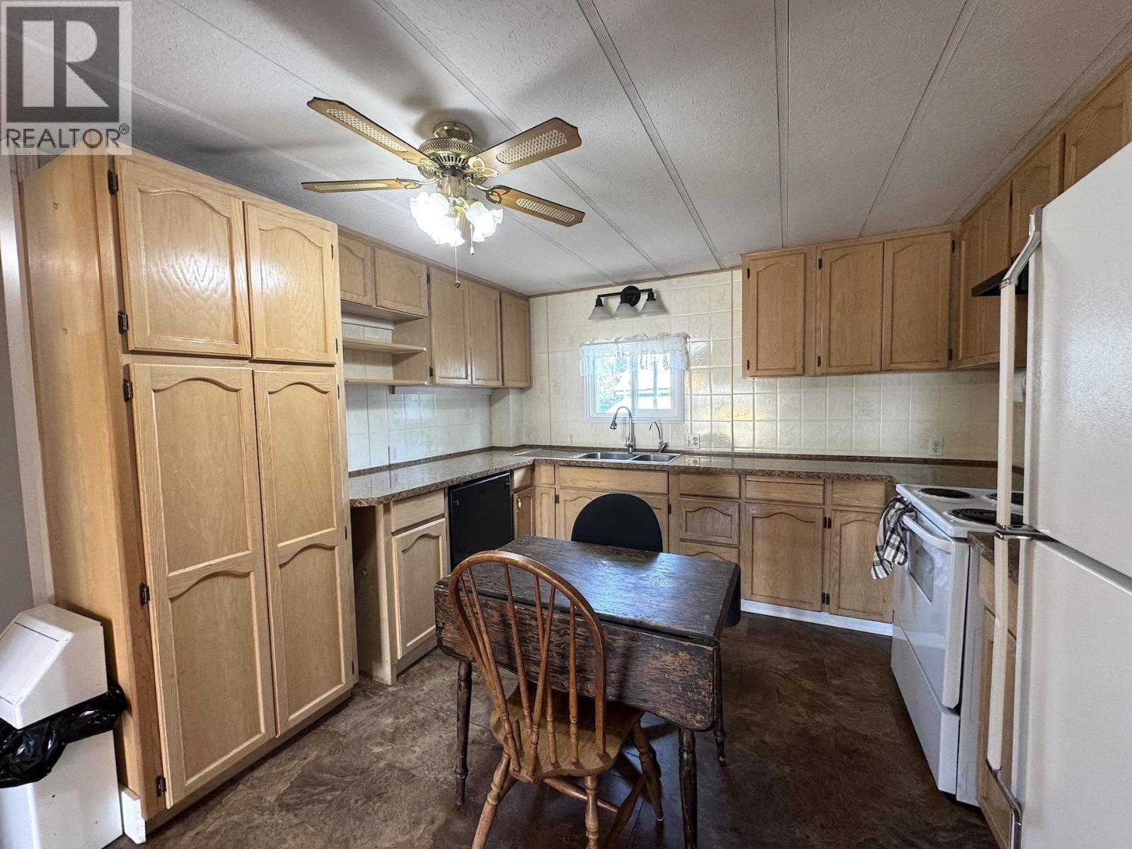 Photo 5 of 10996 Poplar Road, Fort St John BC