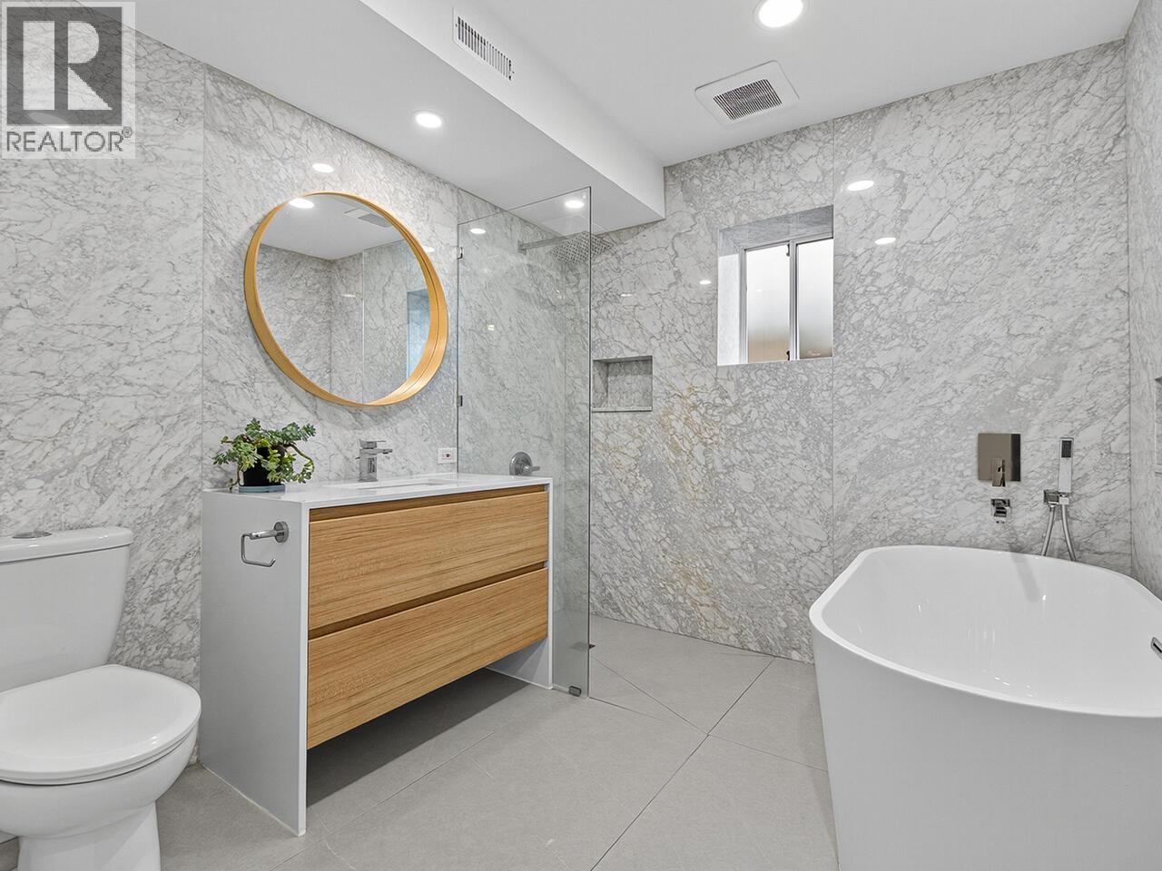 Photo 11 of 3312 Grosvenor Place, Coquitlam BC