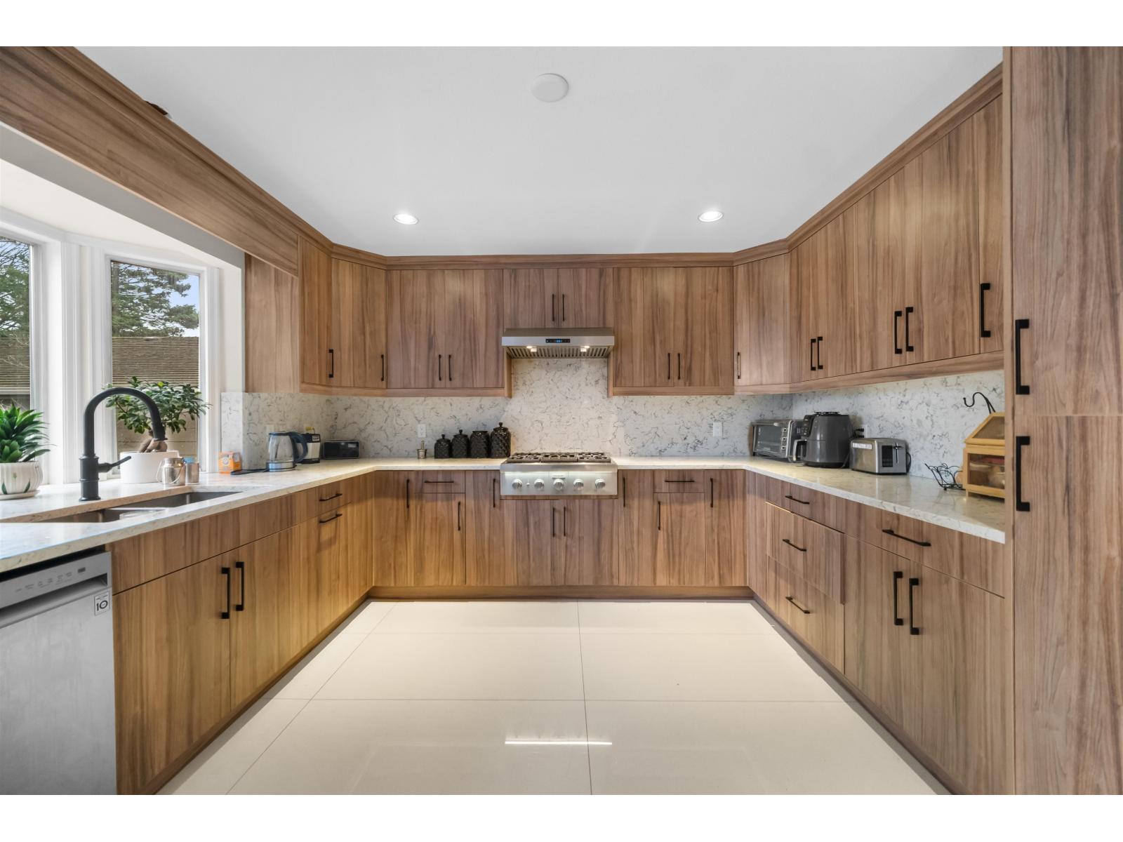 Photo 6 of 13866 56 Avenue, Surrey BC