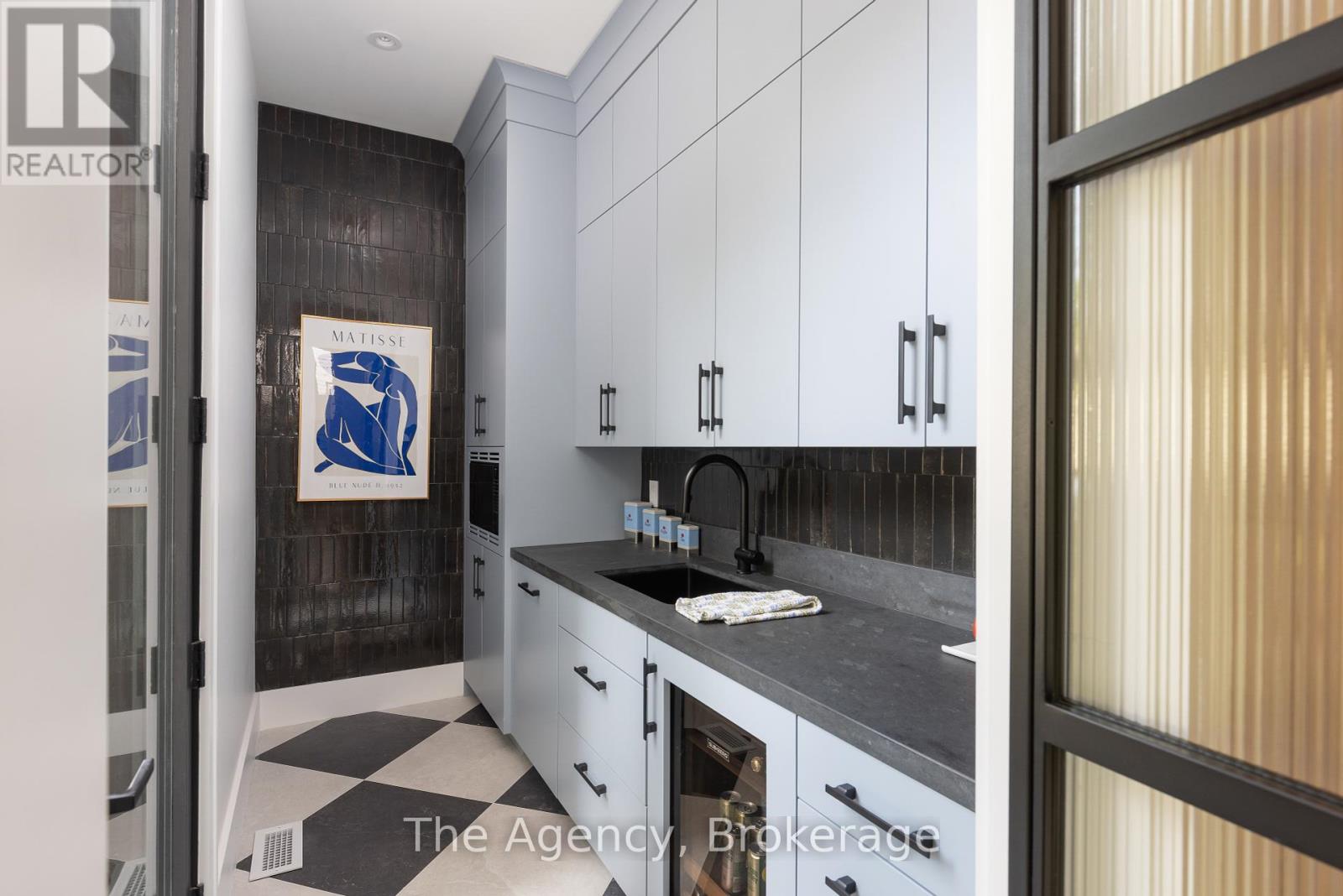 Photo 22 of 203 Weybourne Road, Oakville ON