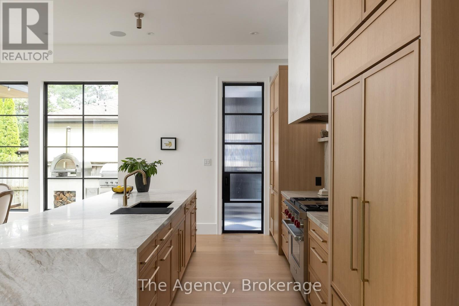 Photo 20 of 203 Weybourne Road, Oakville ON