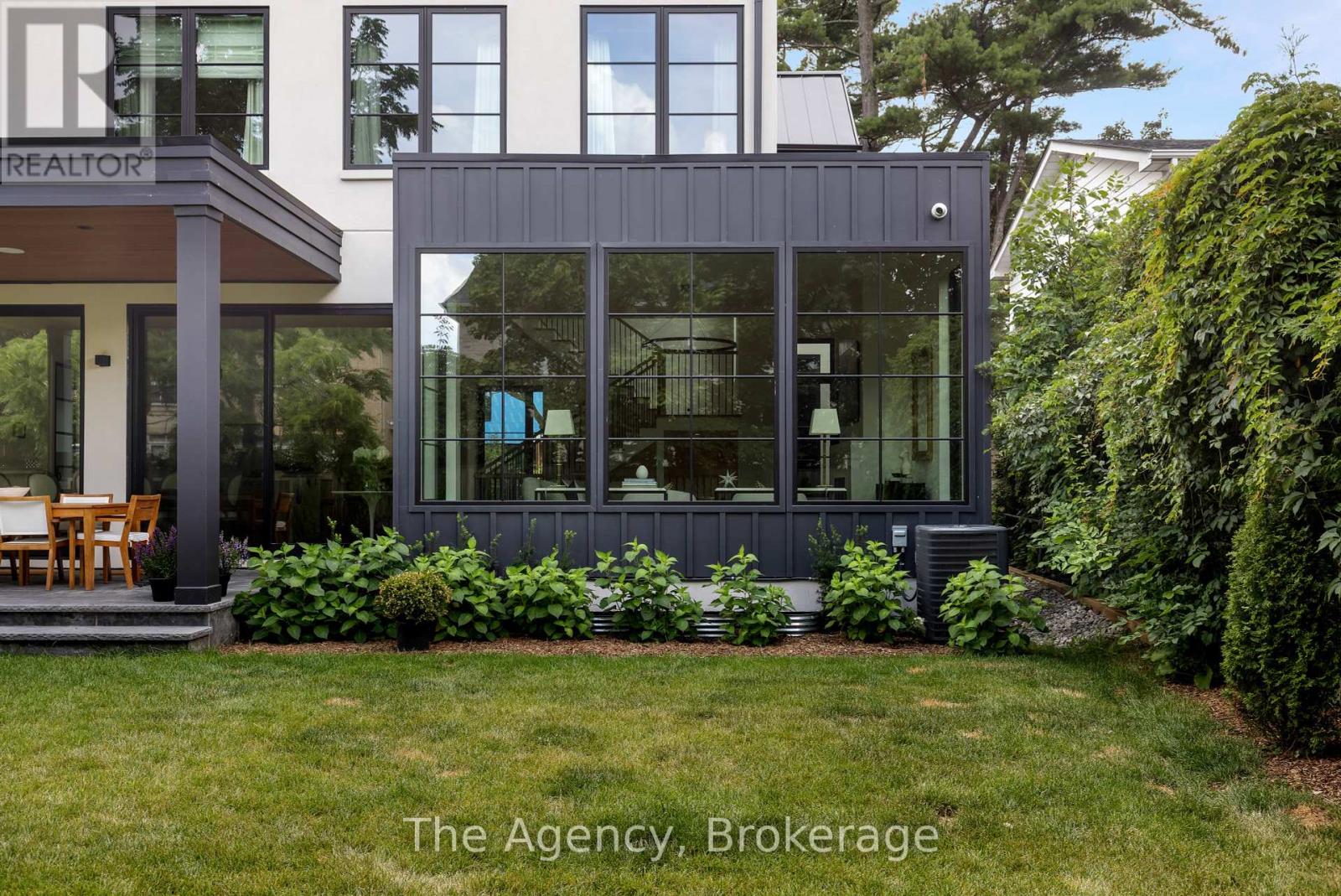 Photo 13 of 203 Weybourne Road, Oakville ON