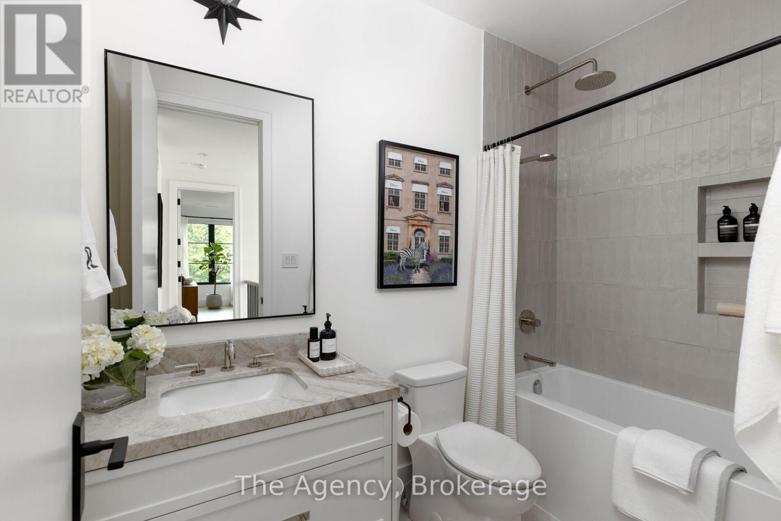 Photo 32 of 203 Weybourne Road, Oakville ON