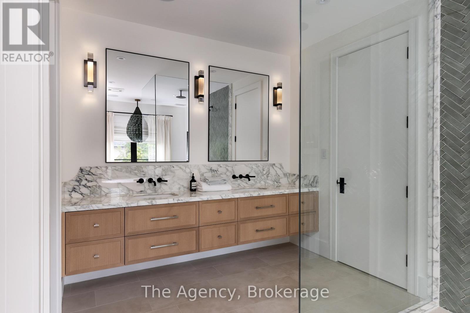 Photo 26 of 203 Weybourne Road, Oakville ON