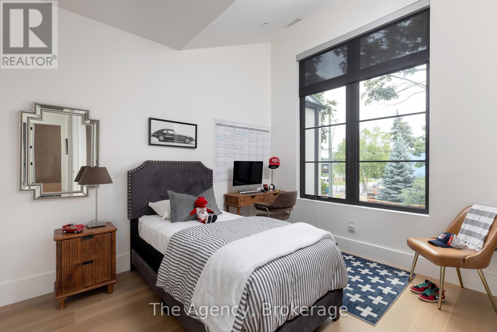 Photo 33 of 203 Weybourne Road, Oakville ON