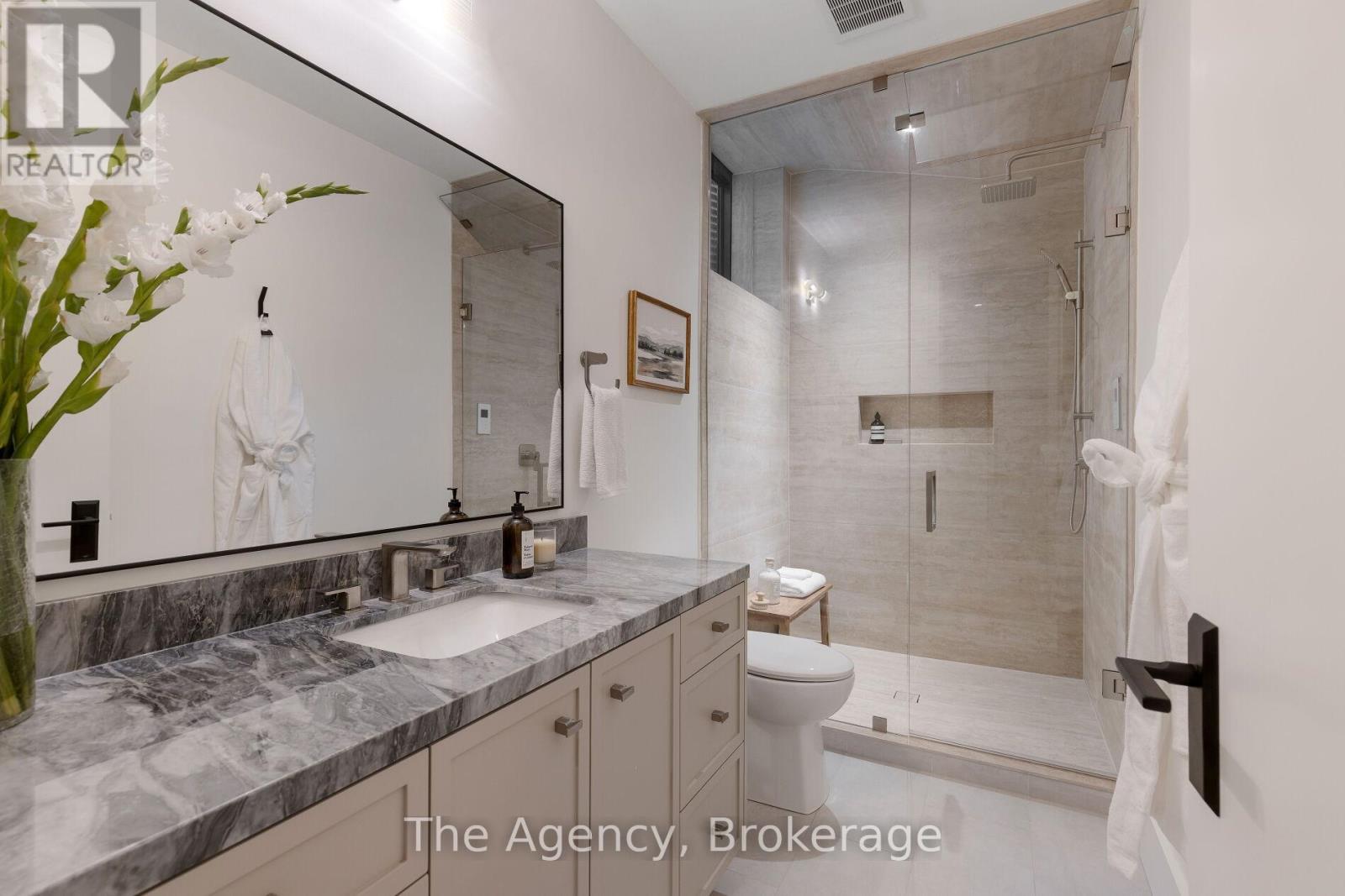 Photo 40 of 203 Weybourne Road, Oakville ON