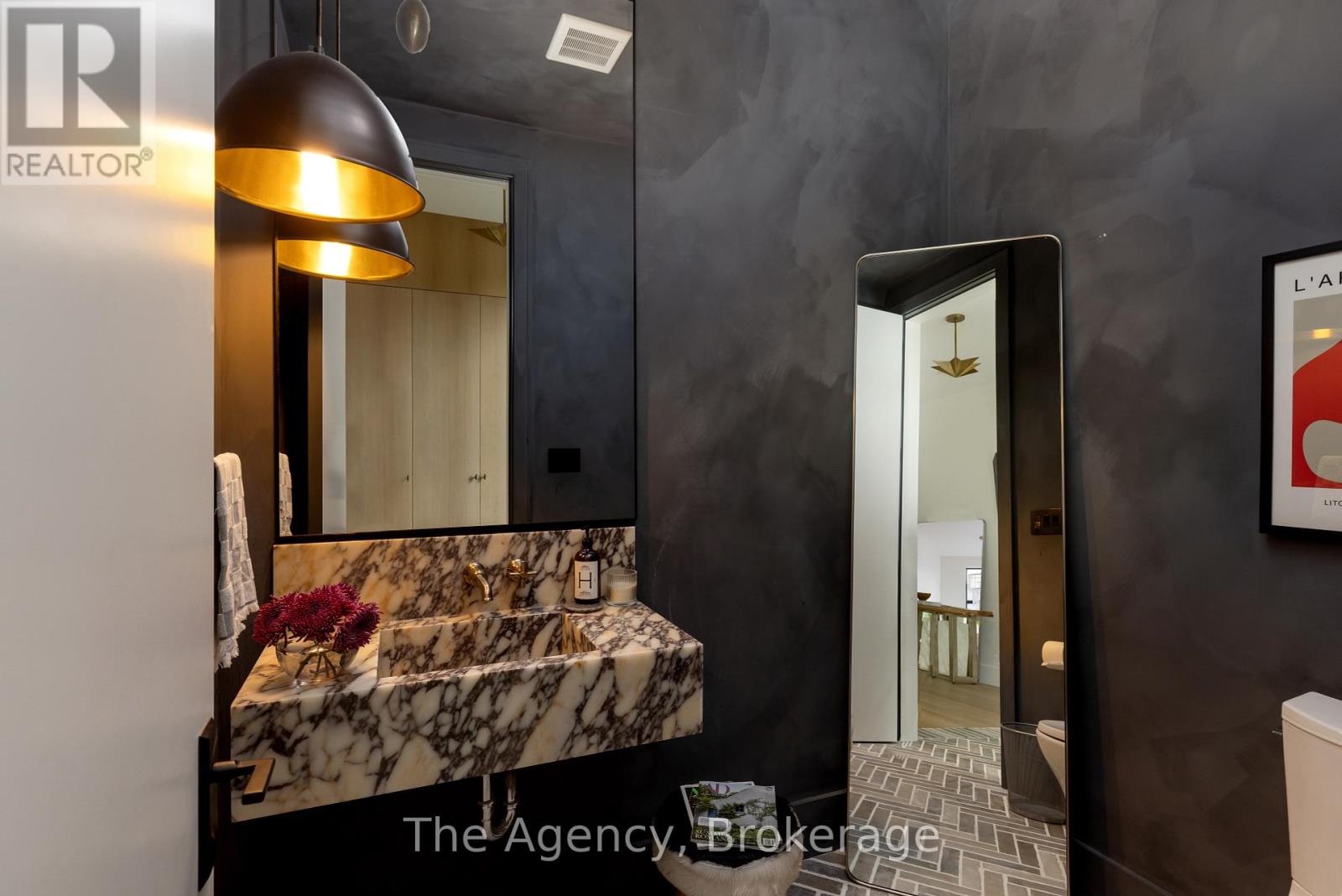 Photo 9 of 203 Weybourne Road, Oakville ON