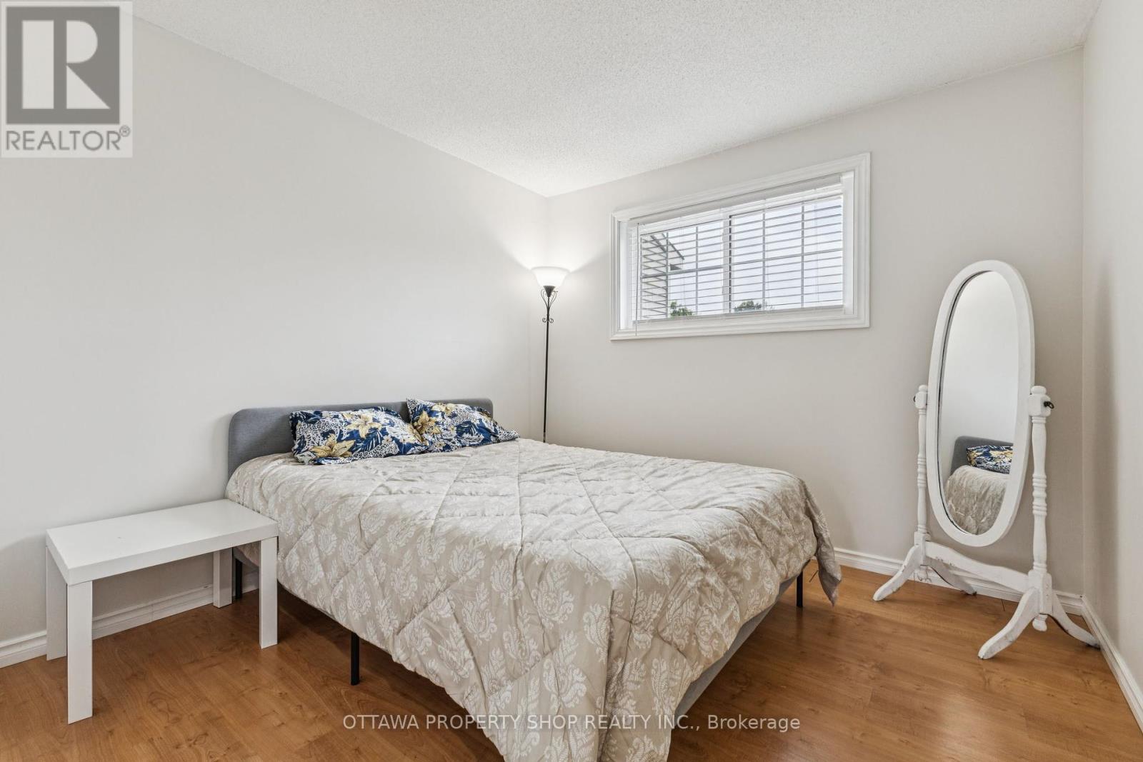 Photo 4 of 67 Gentle Gate Crescent, Ottawa ON