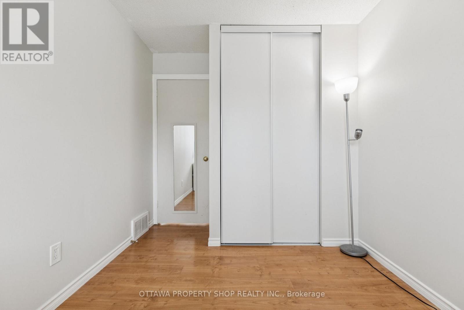 Photo 14 of 67 Gentle Gate Crescent, Ottawa ON