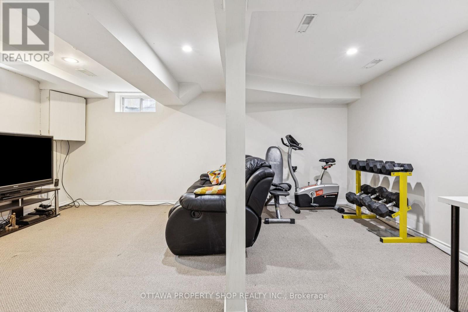 Photo 11 of 67 Gentle Gate Crescent, Ottawa ON