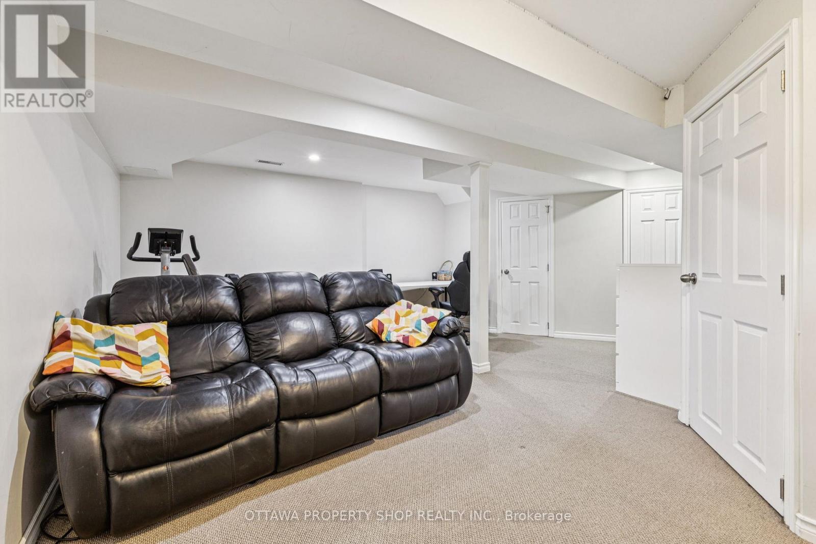 Photo 17 of 67 Gentle Gate Crescent, Ottawa ON