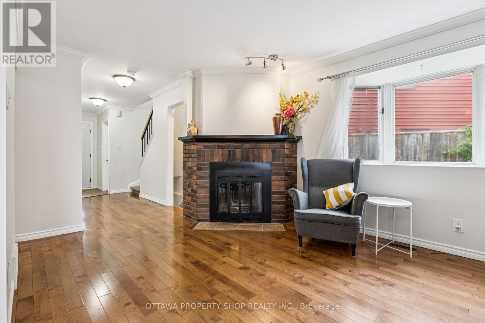 Photo 5 of 67 Gentle Gate Crescent, Ottawa ON