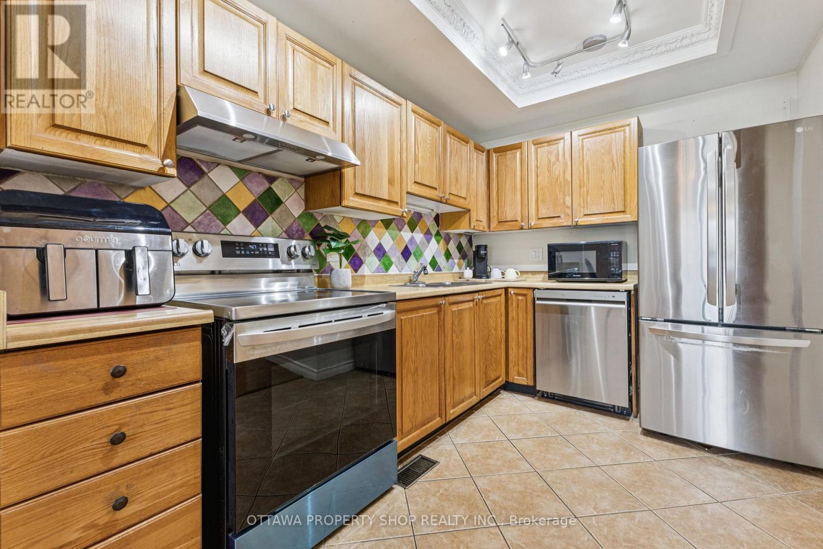 Photo 10 of 67 Gentle Gate Crescent, Ottawa ON