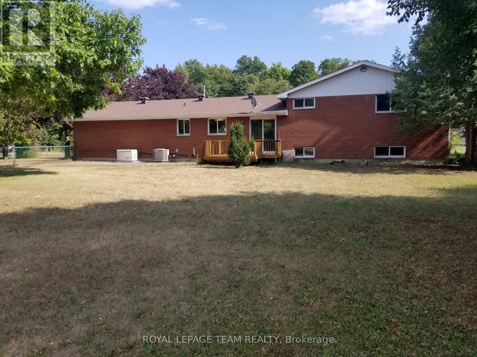 Rear fenced yard-Deck