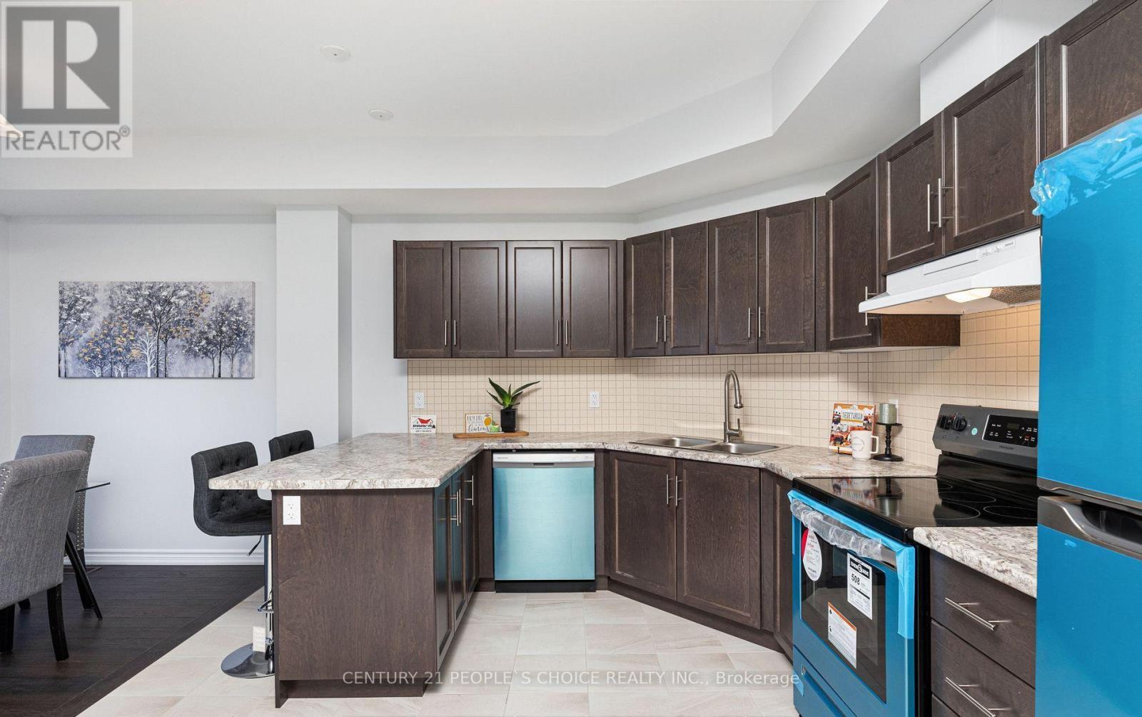 Photo 15 of 77 159 Rosie Street, Blue Mountains ON
